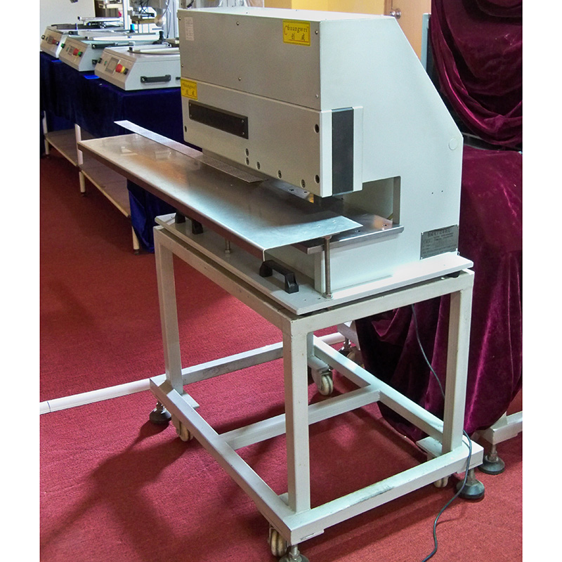 無(wú)限長(zhǎng)鍘刀分板機(jī)CWVC-3